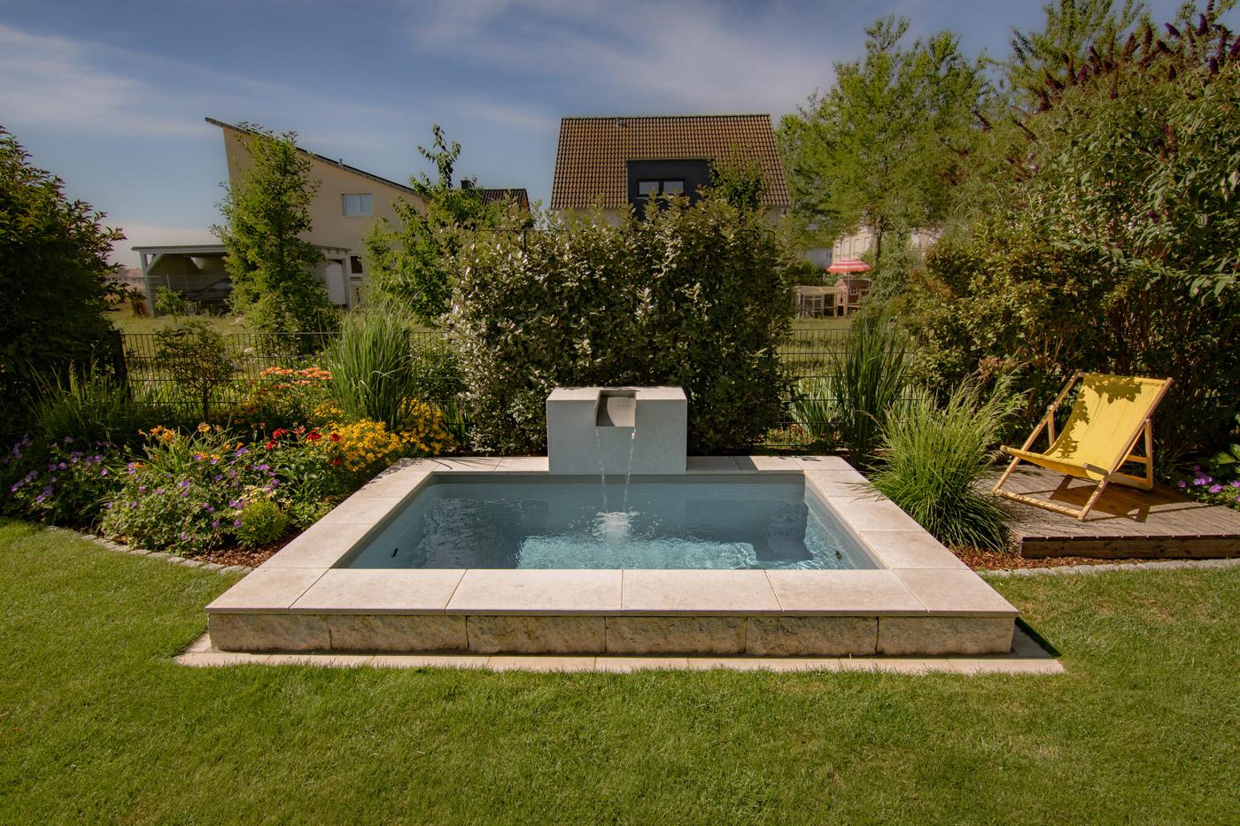 Seitz-Gartenbau - Wasser im Garten. Mini-Pool mit Wasserlauf